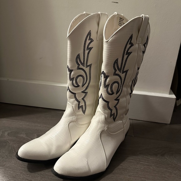 COWBOY BOOTS SIZE 8 - Picture 3 of 3